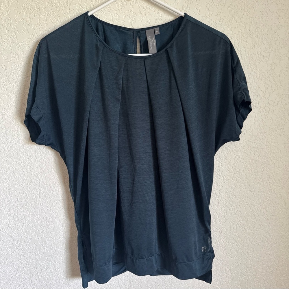 SWEATY BETTY Tee Shirt Top Hinoki Pleated Short Sleeve Open Back Plum Medium